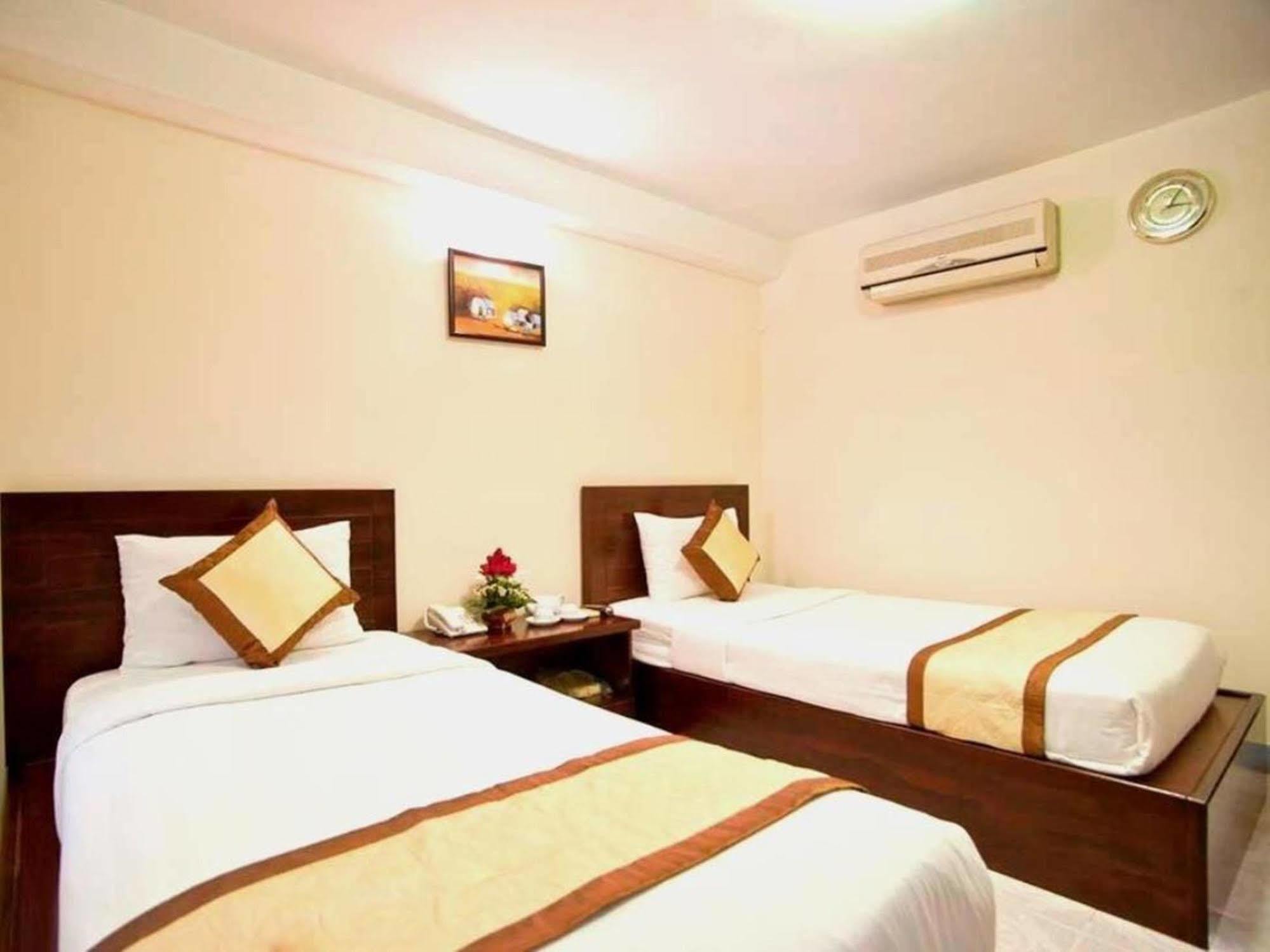 Oyo 438 Small Bay Hotel Ho Či Minovo Město Exteriér fotografie