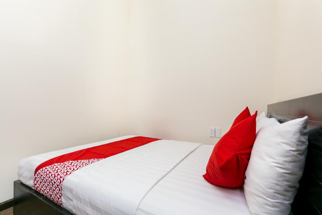 Oyo 438 Small Bay Hotel Ho Či Minovo Město Exteriér fotografie
